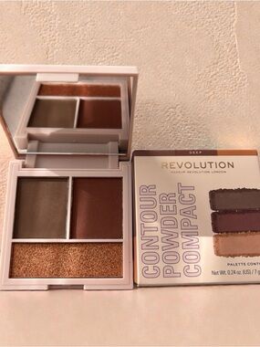 Revolution Contour Powder Palette - Deep Browns quantity of 1